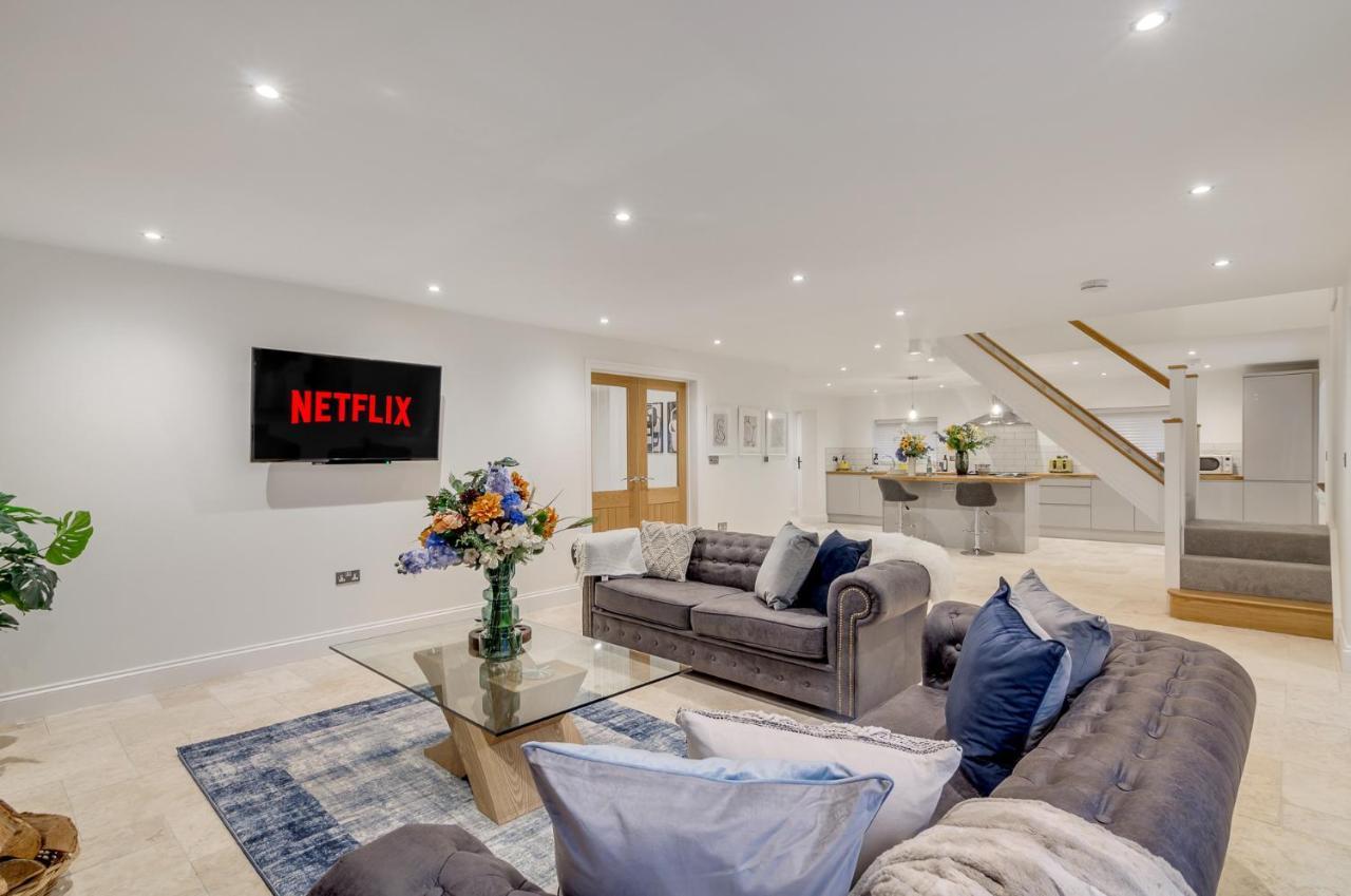 Spacious 6-Bed Home, Near The Norfolk Broads Clippesby エクステリア 写真