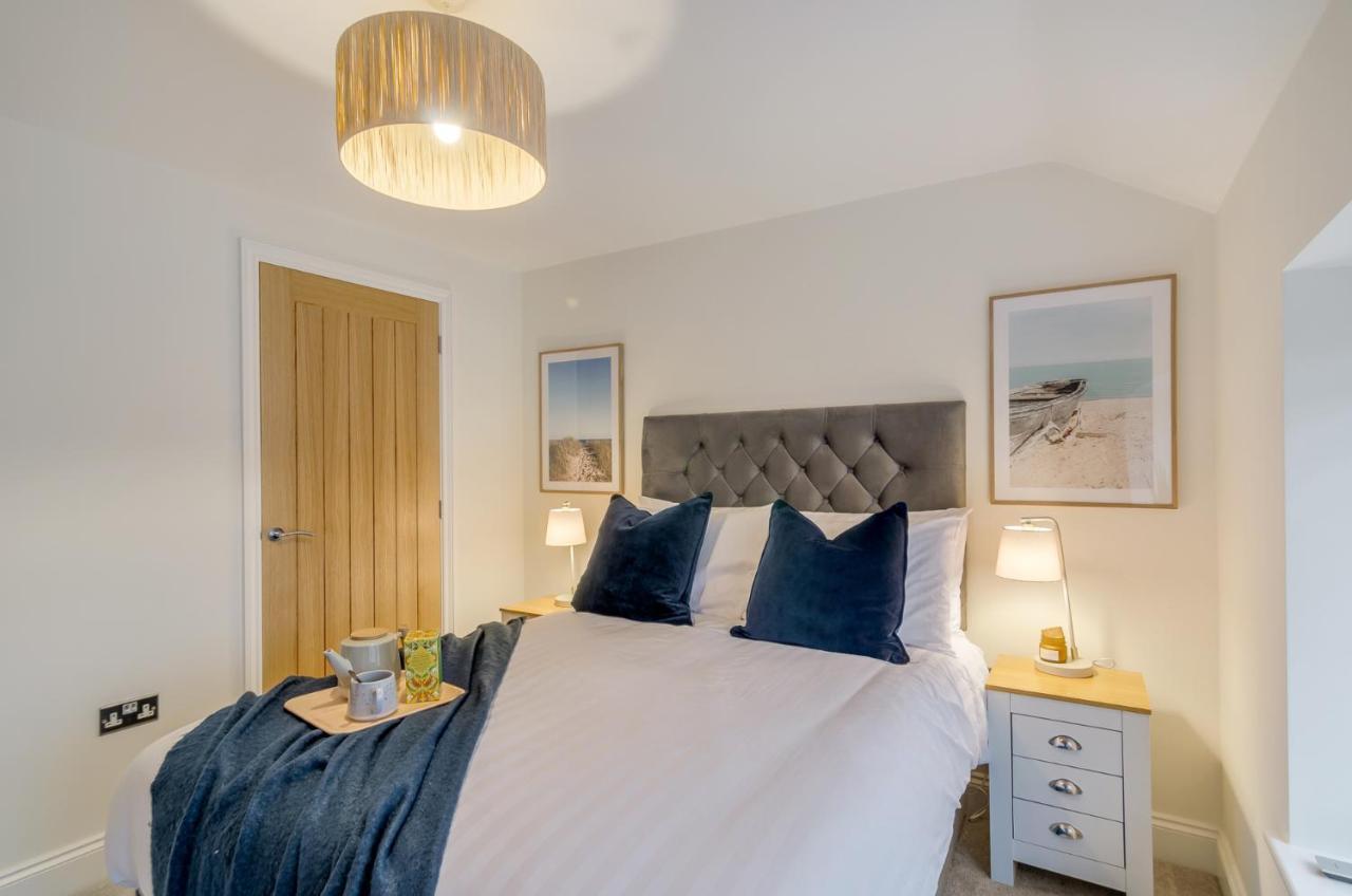Spacious 6-Bed Home, Near The Norfolk Broads Clippesby エクステリア 写真