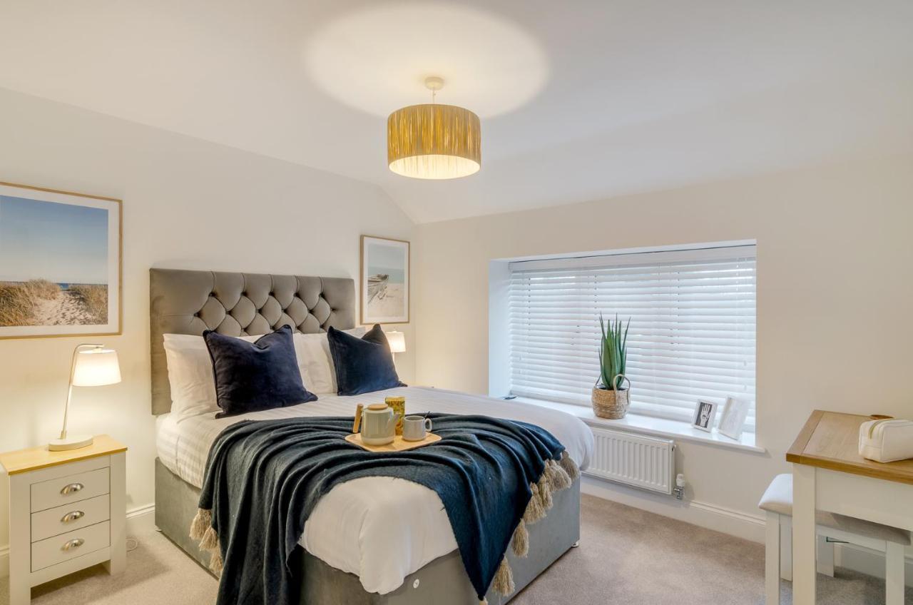 Spacious 6-Bed Home, Near The Norfolk Broads Clippesby エクステリア 写真