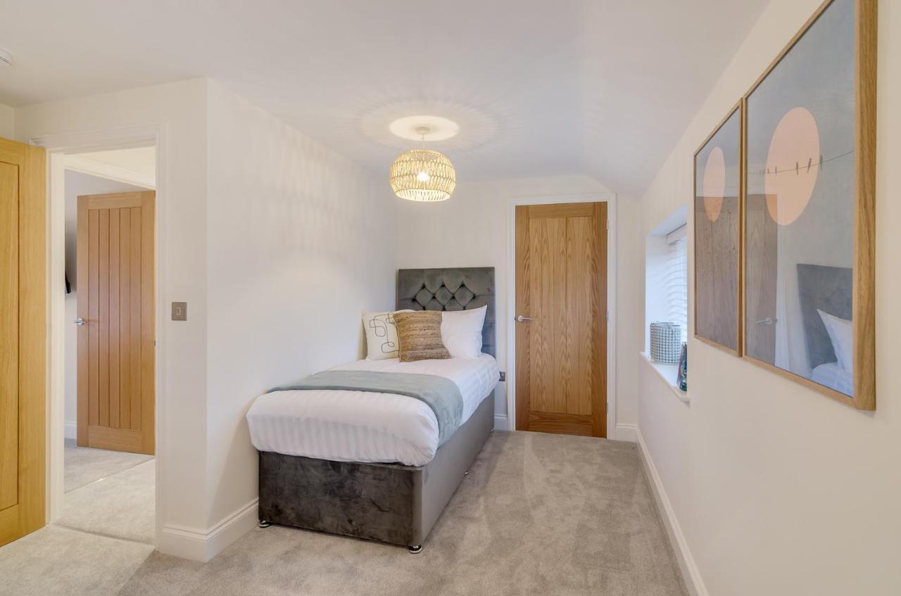 Spacious 6-Bed Home, Near The Norfolk Broads Clippesby エクステリア 写真
