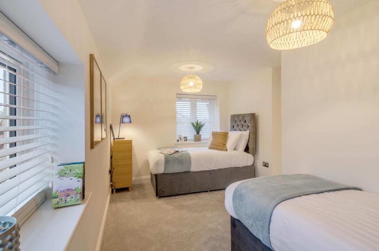 Spacious 6-Bed Home, Near The Norfolk Broads Clippesby エクステリア 写真