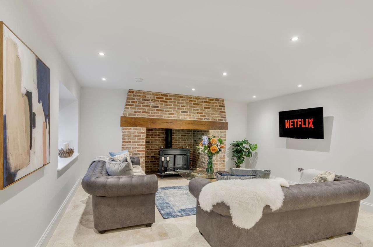 Spacious 6-Bed Home, Near The Norfolk Broads Clippesby エクステリア 写真