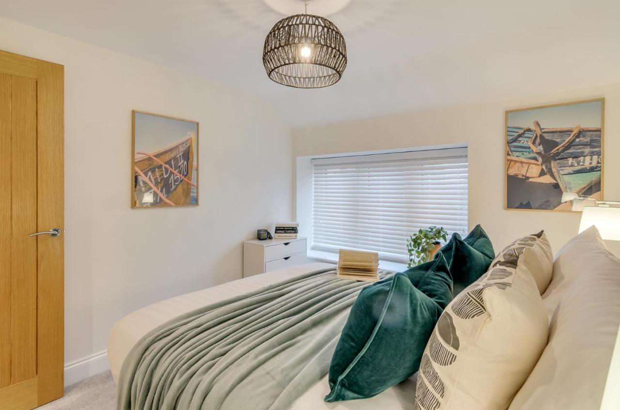Spacious 6-Bed Home, Near The Norfolk Broads Clippesby エクステリア 写真