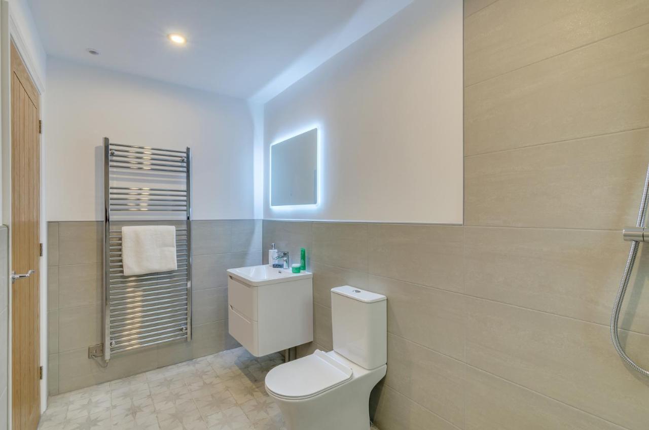 Spacious 6-Bed Home, Near The Norfolk Broads Clippesby エクステリア 写真