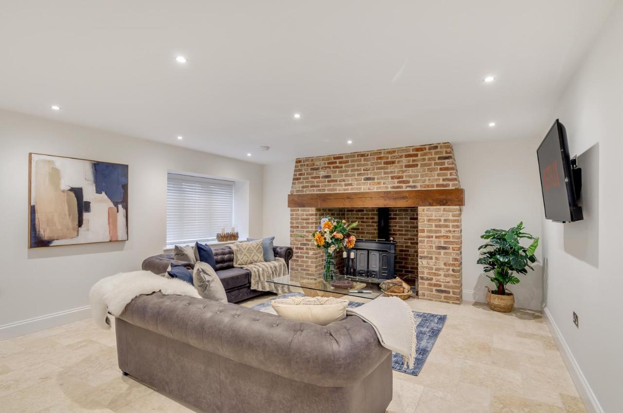 Spacious 6-Bed Home, Near The Norfolk Broads Clippesby エクステリア 写真