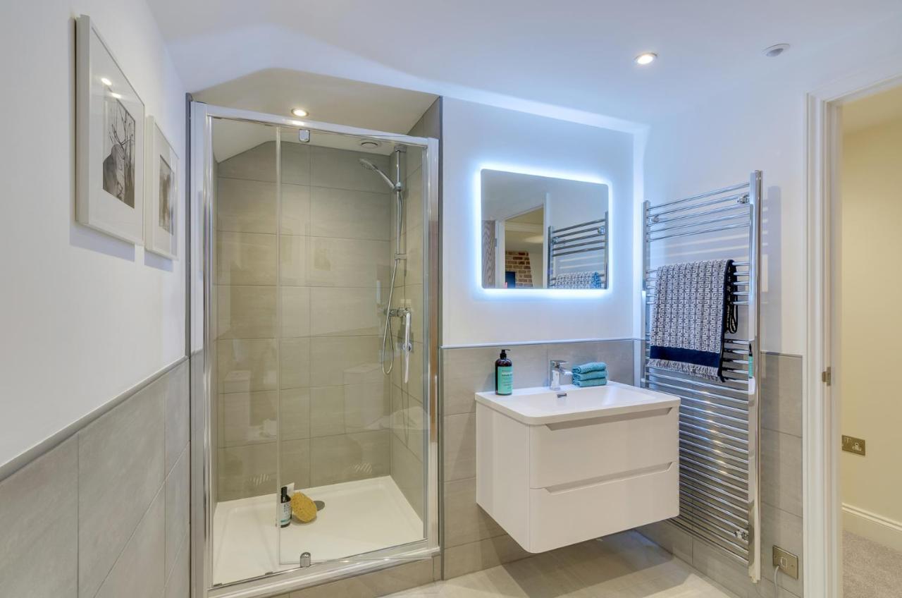 Spacious 6-Bed Home, Near The Norfolk Broads Clippesby エクステリア 写真