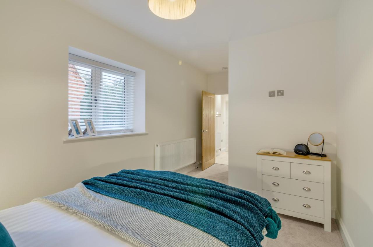 Spacious 6-Bed Home, Near The Norfolk Broads Clippesby エクステリア 写真