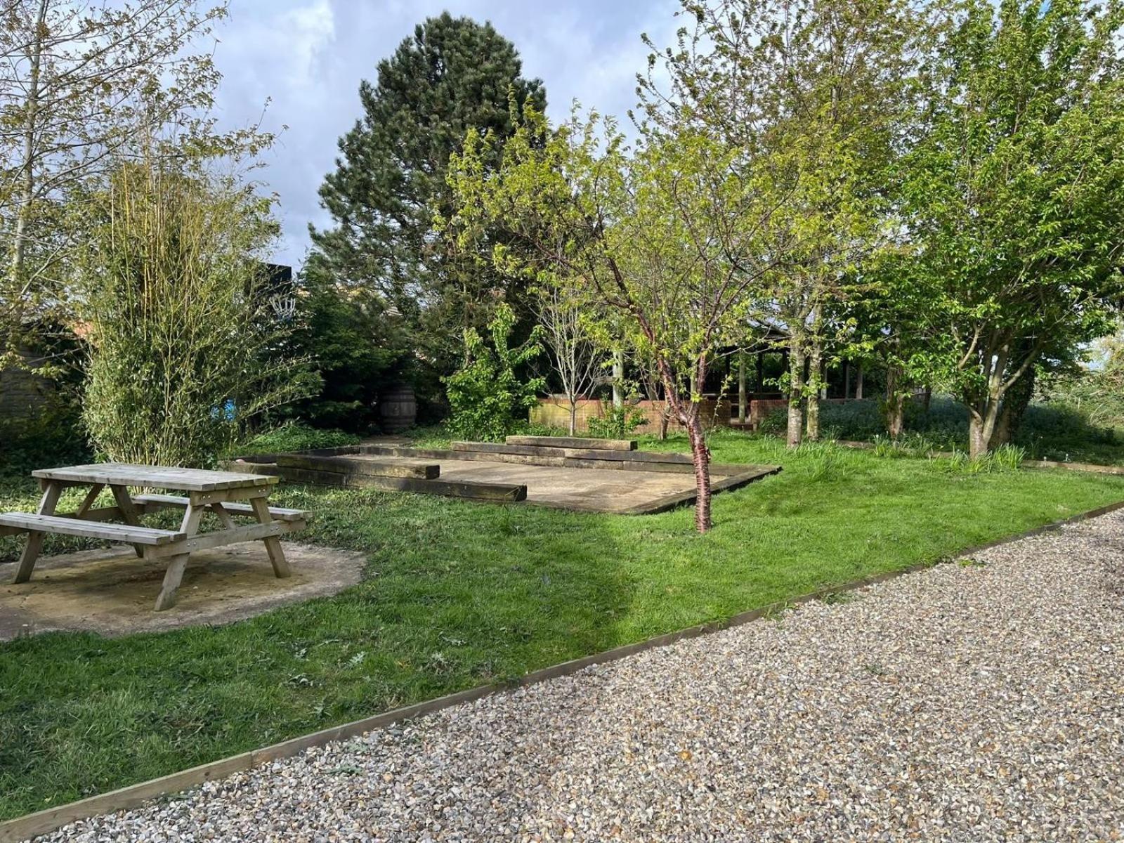 Spacious 6-Bed Home, Near The Norfolk Broads Clippesby エクステリア 写真