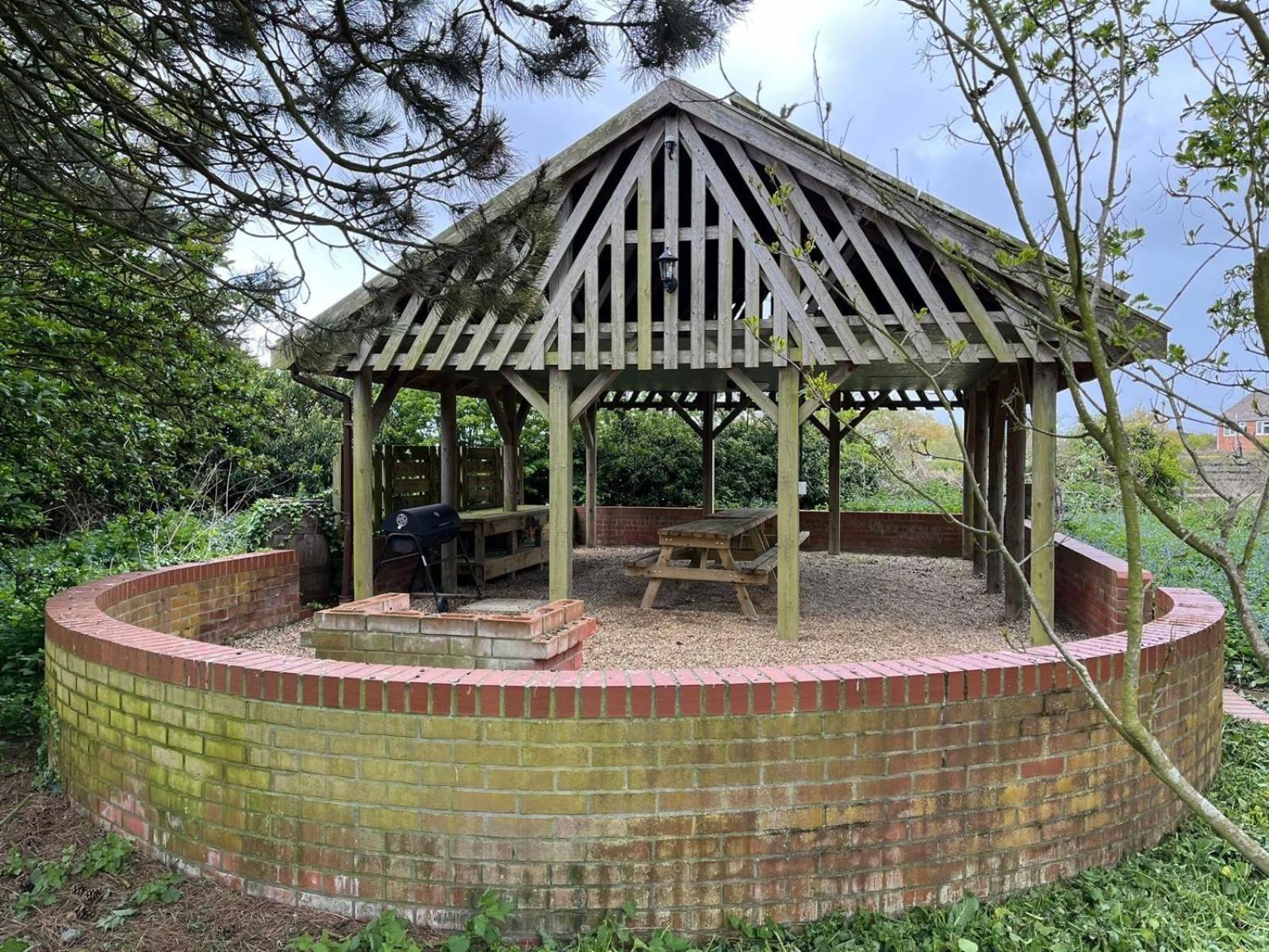 Spacious 6-Bed Home, Near The Norfolk Broads Clippesby エクステリア 写真